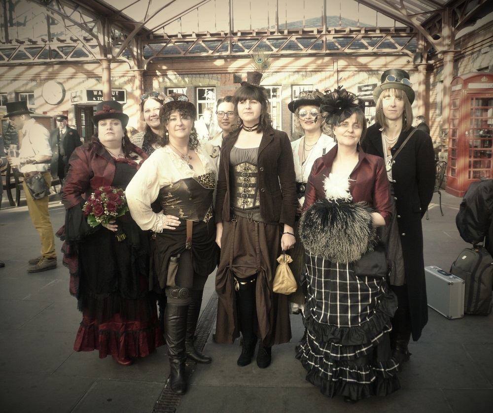 ...and the League of Extraordinary Cartoonist WAGs